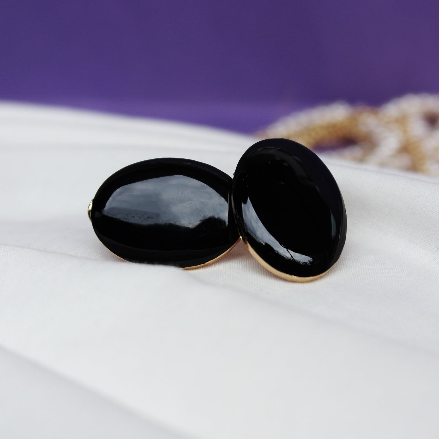 OVAL STUDS BLK