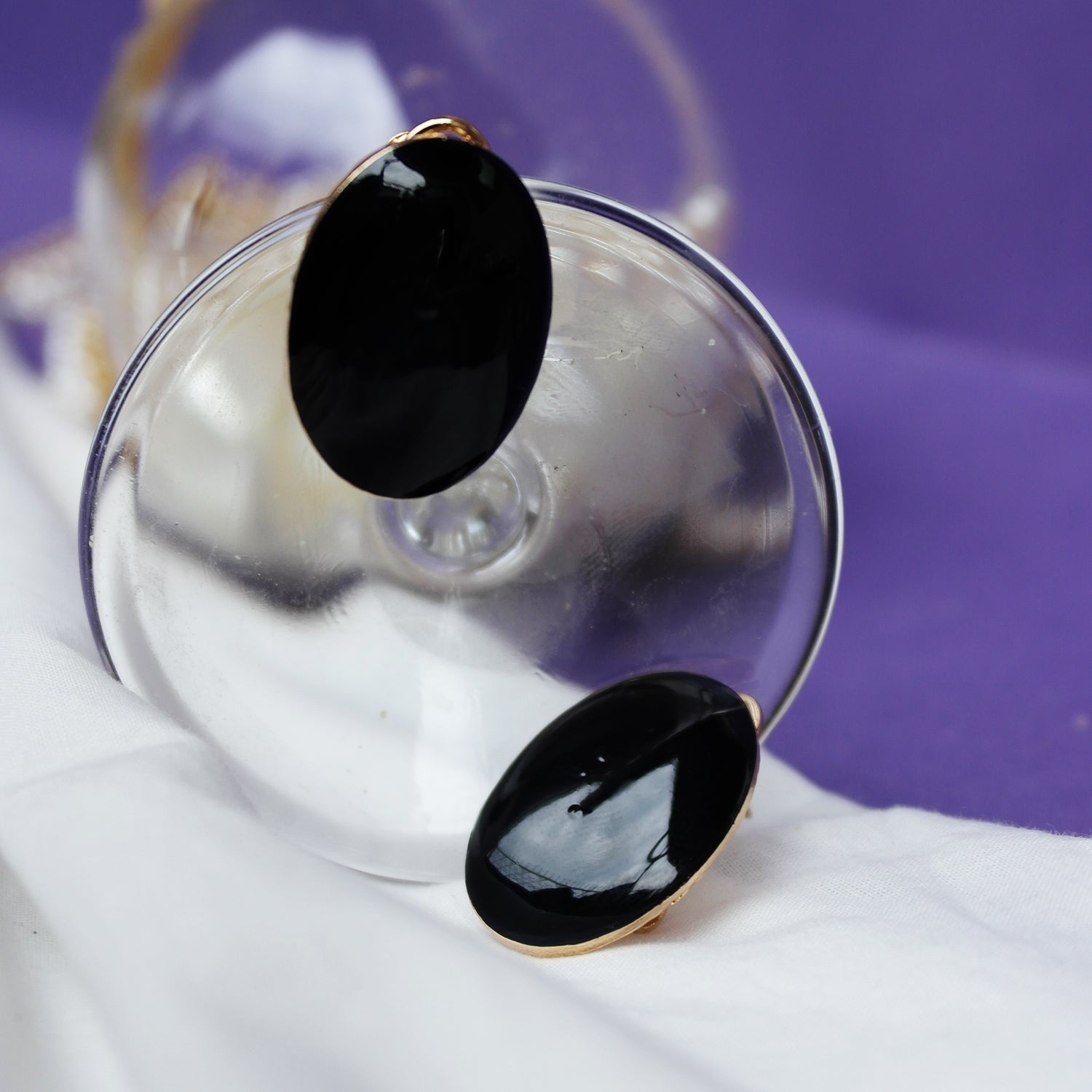 OVAL STUDS BLK