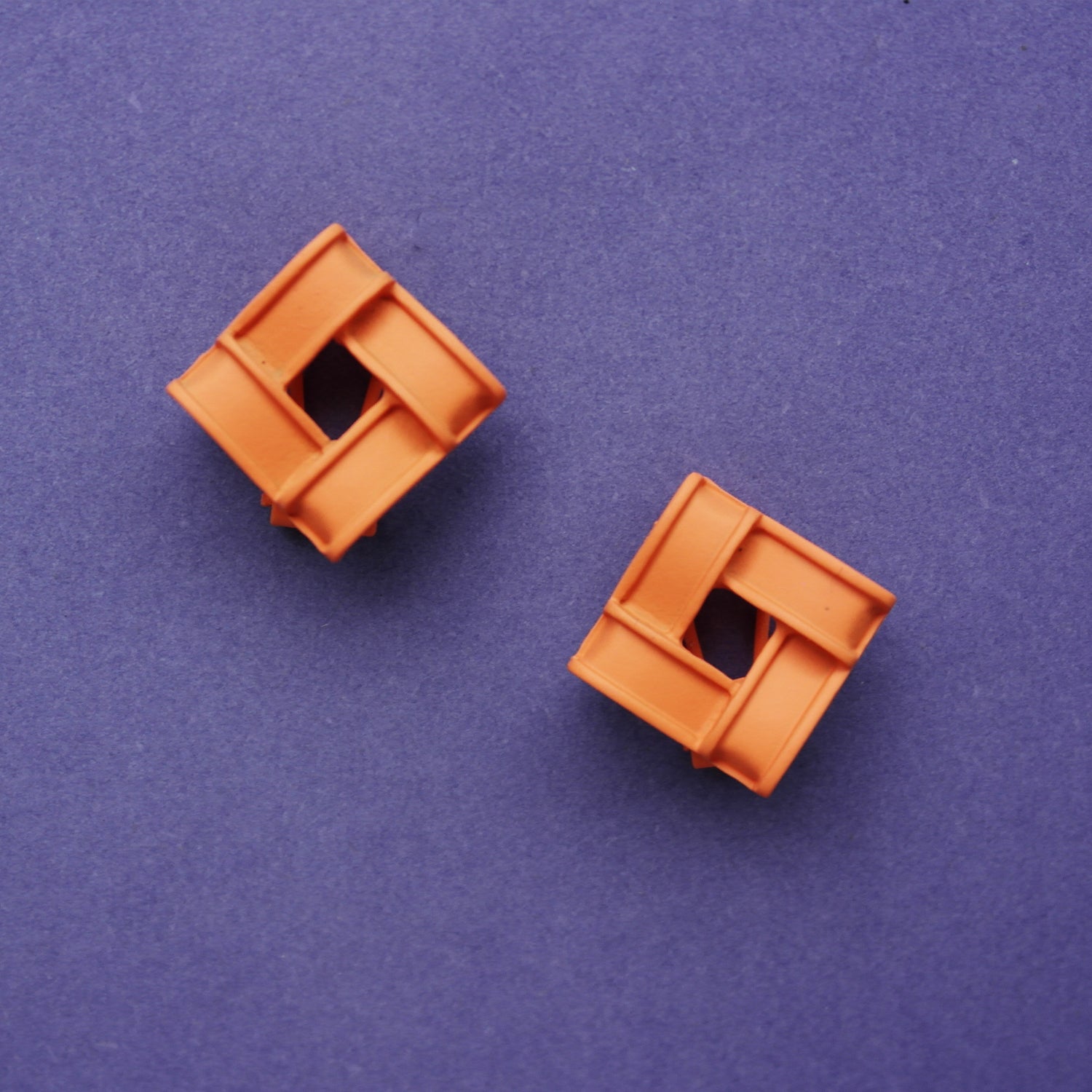 MAZE STUDS TANGO